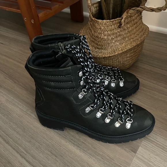 STEVE MADDEN - Picture 4 of 7